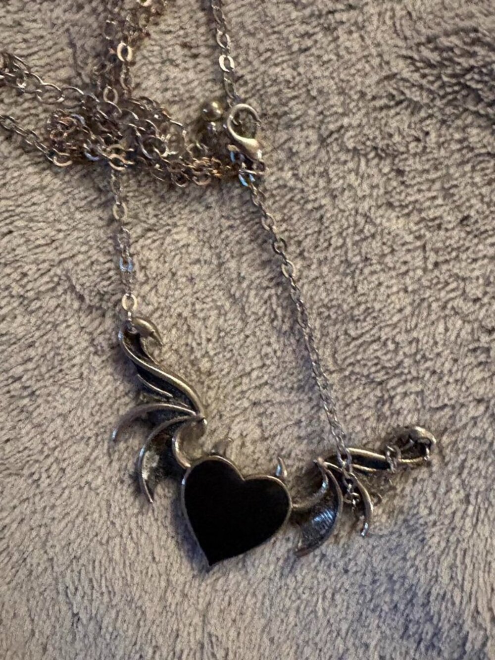 batty in love, black heart necklace